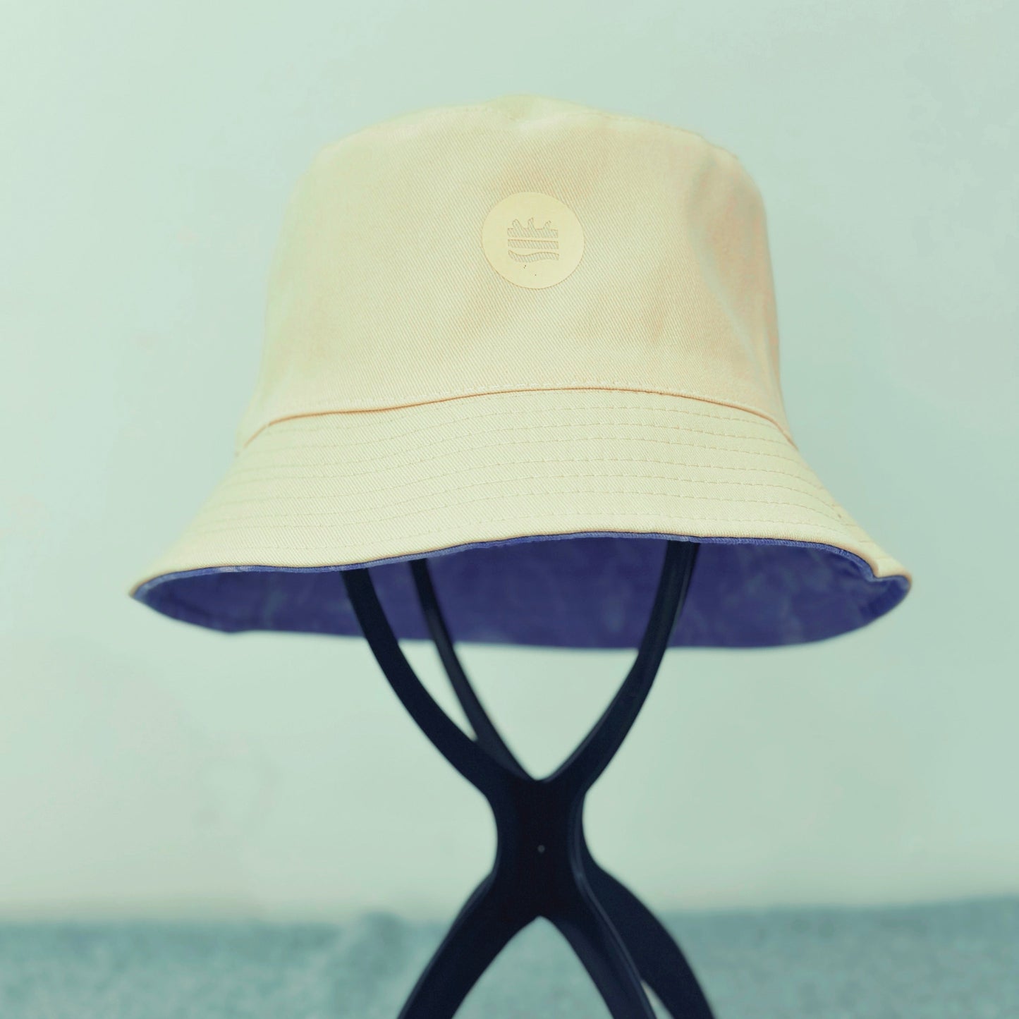 Gorro reversible violeta/beige "Estás gozando"