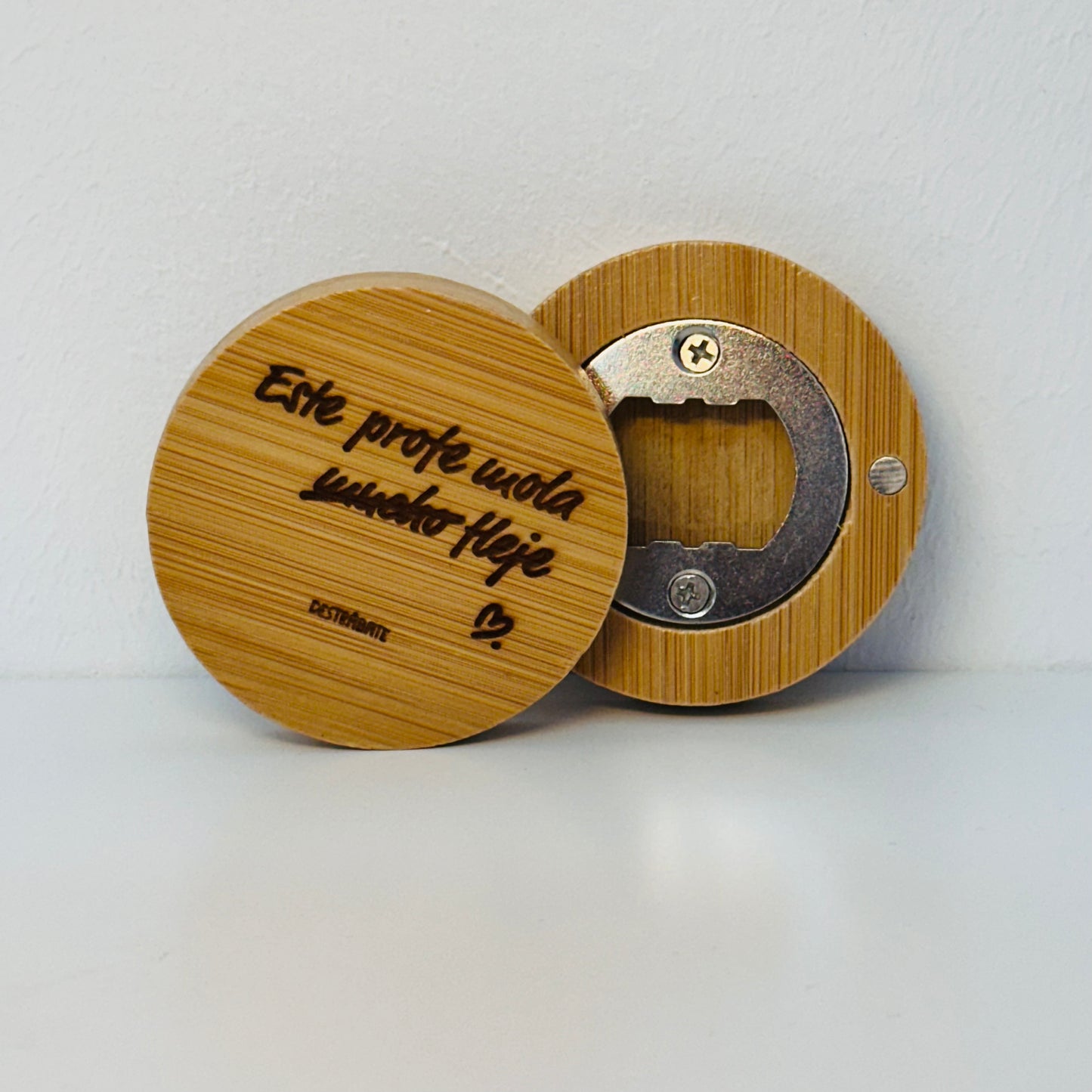 Imán/sacatapas de Bambú "Este profe mola fleje"