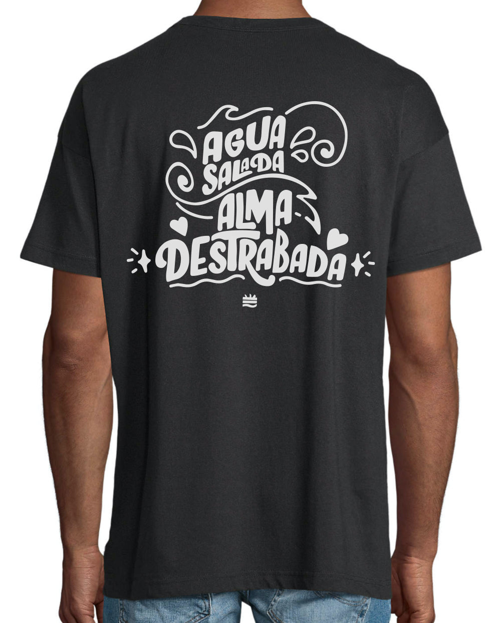 Camiseta oversize ng ''Agua salada, alma destrabada''